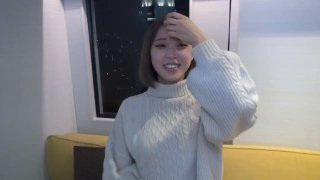 唇钉00后小萝莉 ！幸福小哥两个嫩妹伺候 ，水晶假屌猛插小穴 ，搂着脖子爆操 ，快速冲刺